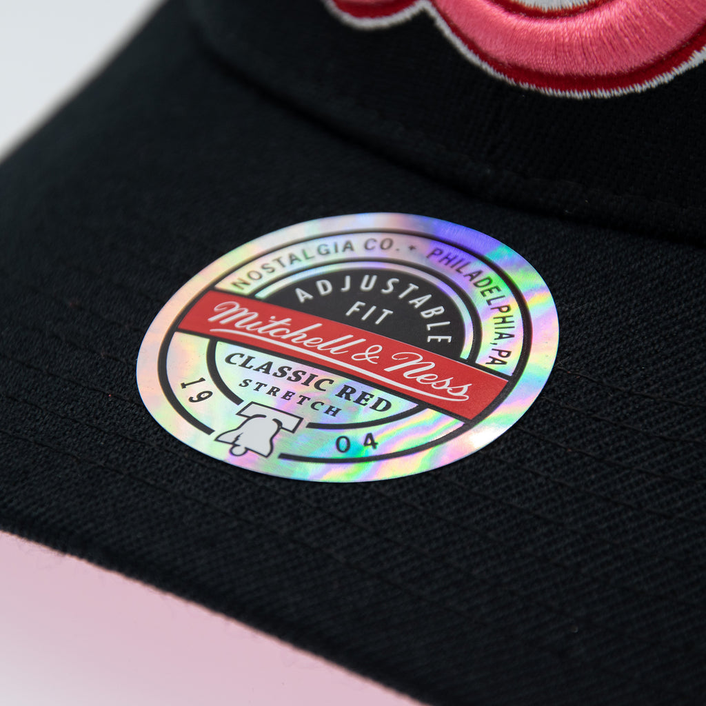 Chicago Bulls NBA Is It Pink? Classic Red Snapback Mitchell & Ness Black/Pink