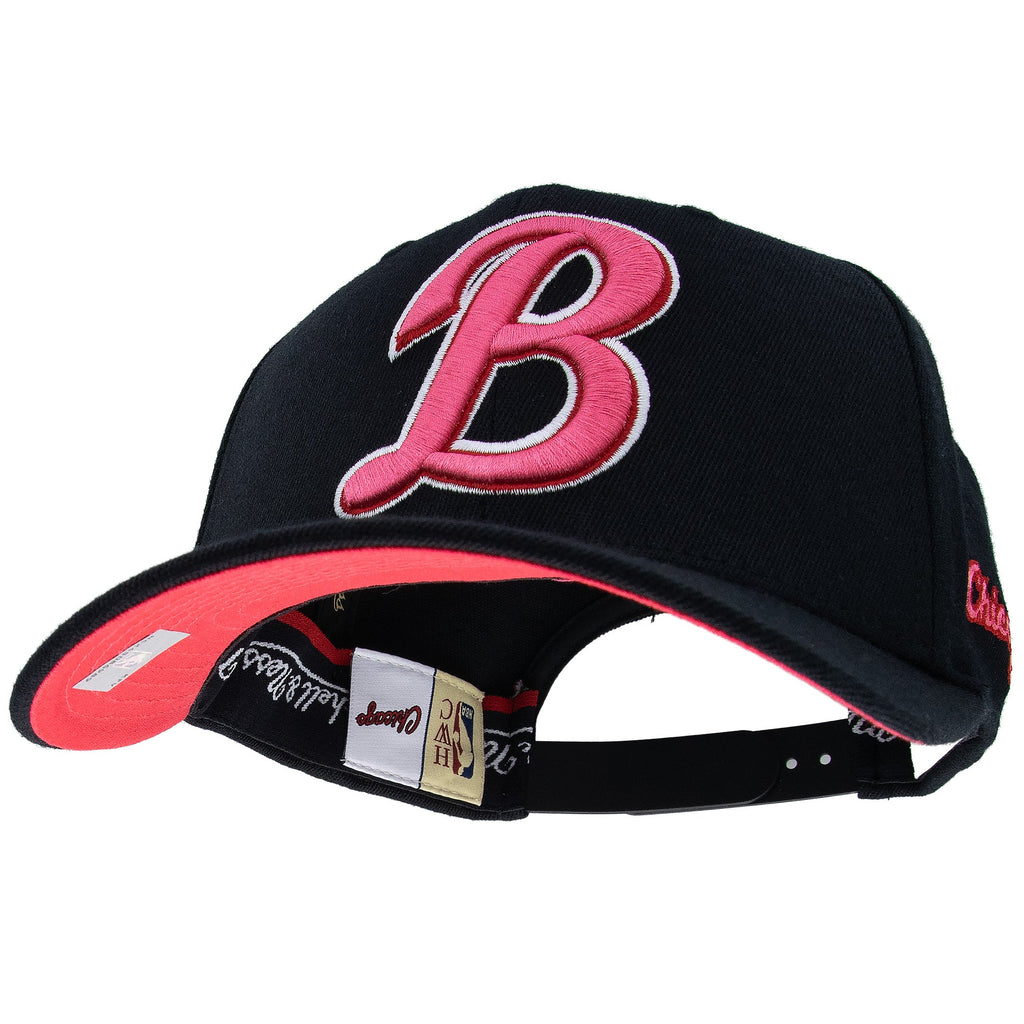 Chicago Bulls NBA Is It Pink? Classic Red Snapback Mitchell & Ness Black/Pink