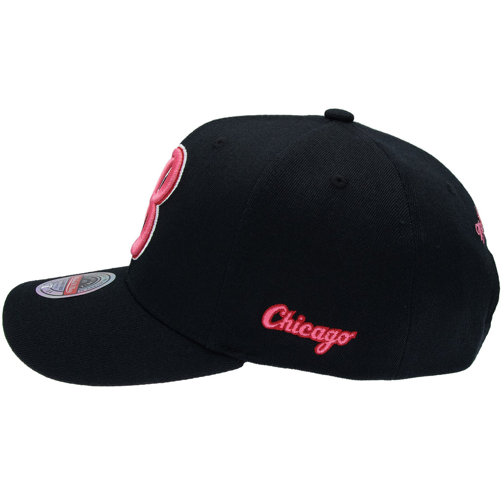 Chicago Bulls NBA Is It Pink? Classic Red Snapback Mitchell & Ness Black/Pink