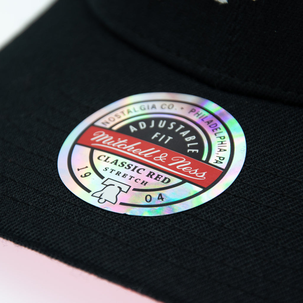 Miami Heat NBA Is It Pink? Classic Red Snapback Mitchell & Ness Black/Pink
