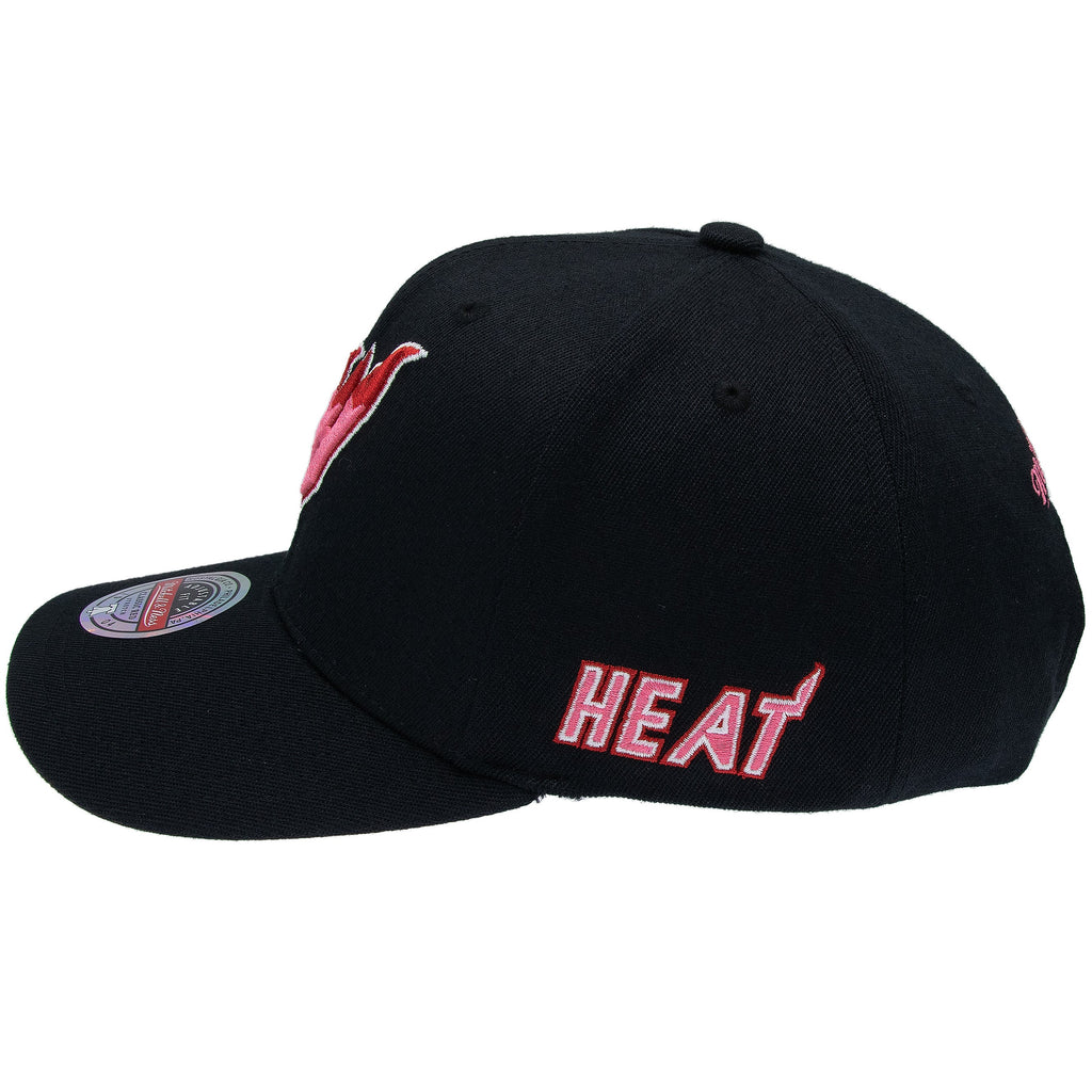 Miami Heat NBA Is It Pink? Classic Red Snapback Mitchell & Ness Black/Pink