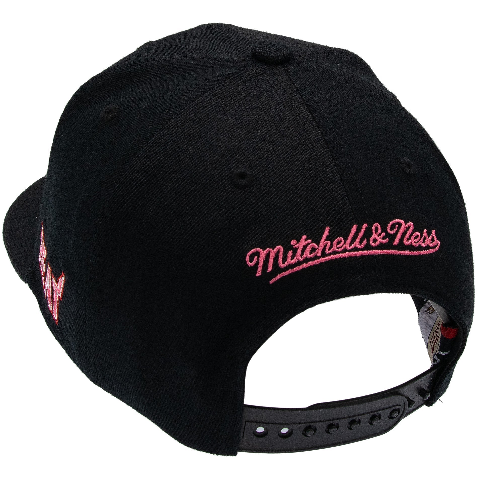 Miami Heat NBA Is It Pink? Classic Red Snapback Mitchell & Ness Black/Pink