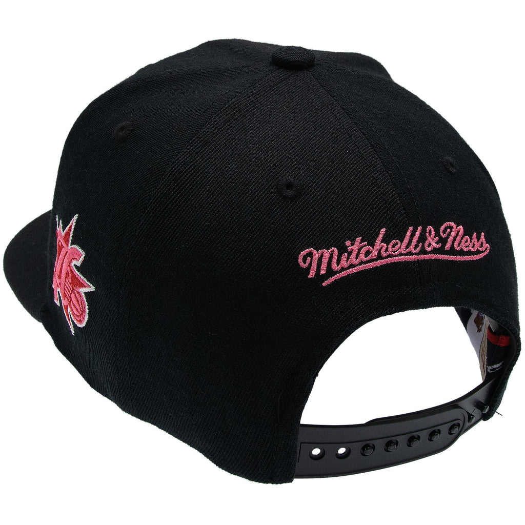Philadelphia 76ers NBA Is It Pink? Classic Red Snapback Mitchell & Ness Black/Pink